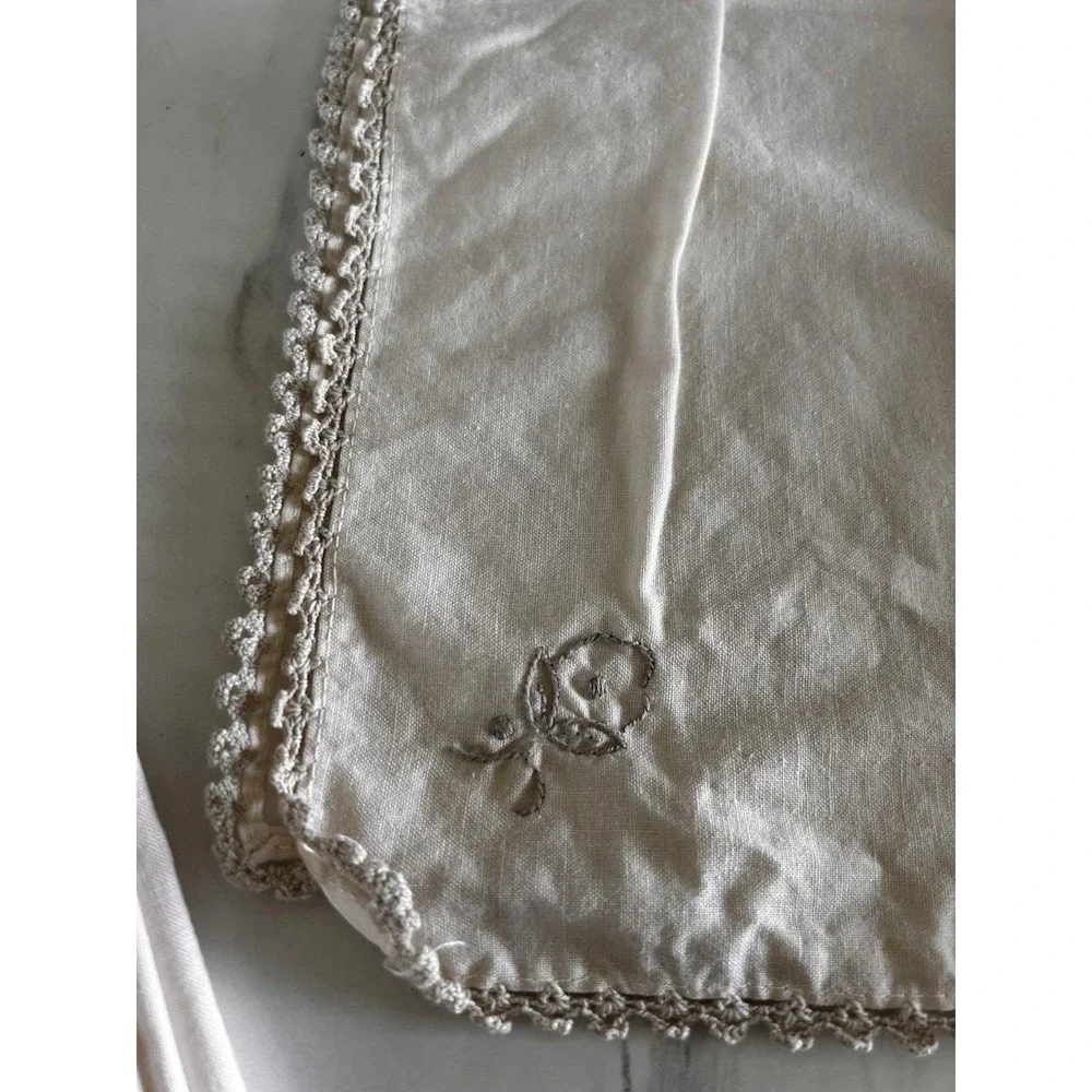 Vintage Table Napkins Ivory /Tan Embroidered Flower Lace Trim 16